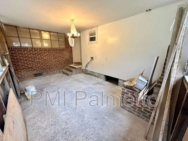 Building Photo - 313 Myles Ave