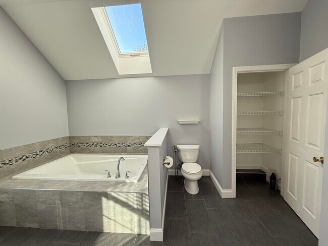 Building Photo - 149 Tinker Rd