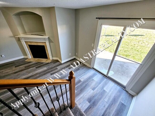 Building Photo - Beautiful Townhome in Blue Springs-Available NOW!!