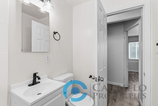 Building Photo - 519 Pitta St