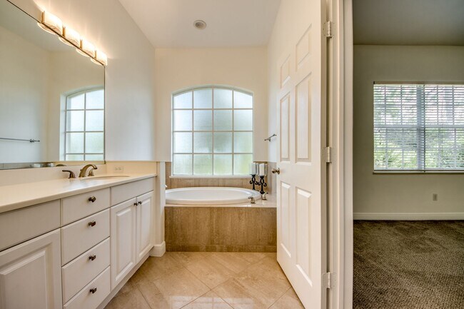 Building Photo - 14021 Bently Cir