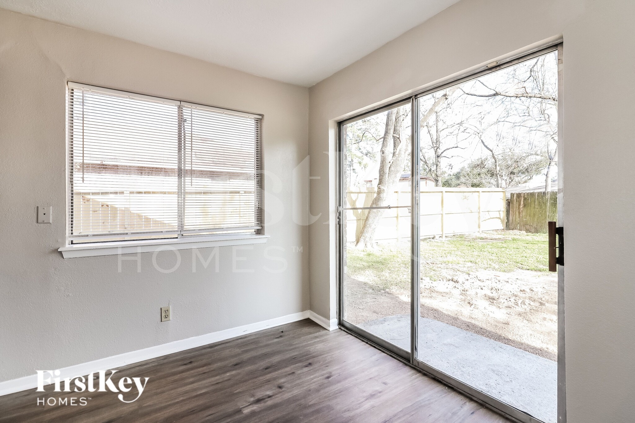 Building Photo - 2606 N Spring Dr