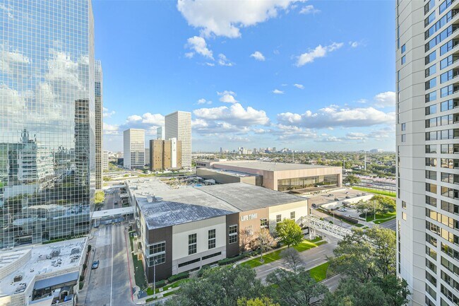 Building Photo - 14 Greenway Plz