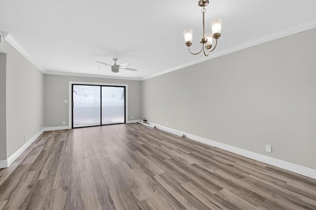 Building Photo - 7076 Huntington Ln