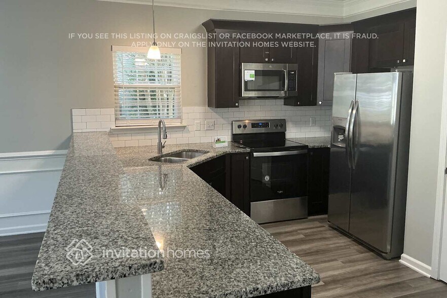 Building Photo - 15232 De Havilland Dr
