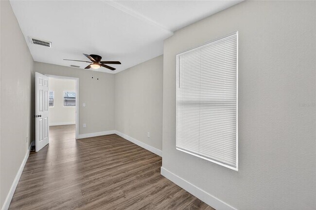 Building Photo - 2525 W Beach St