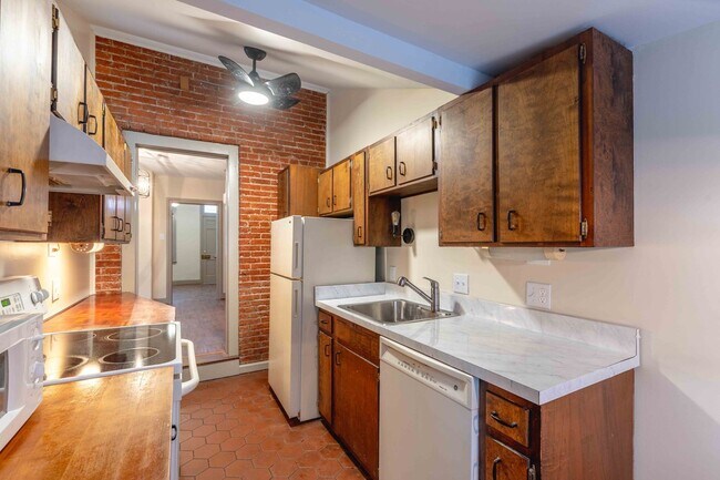 Building Photo - 2 bed/1 bath Townhome in WC Boro w/Off Street Parking