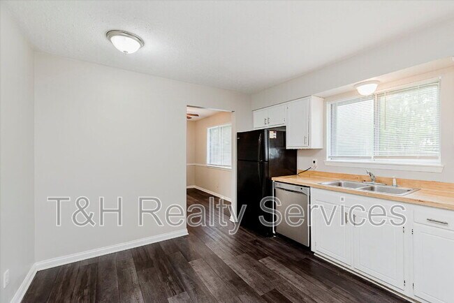 Building Photo - 11313 Wolf Ln