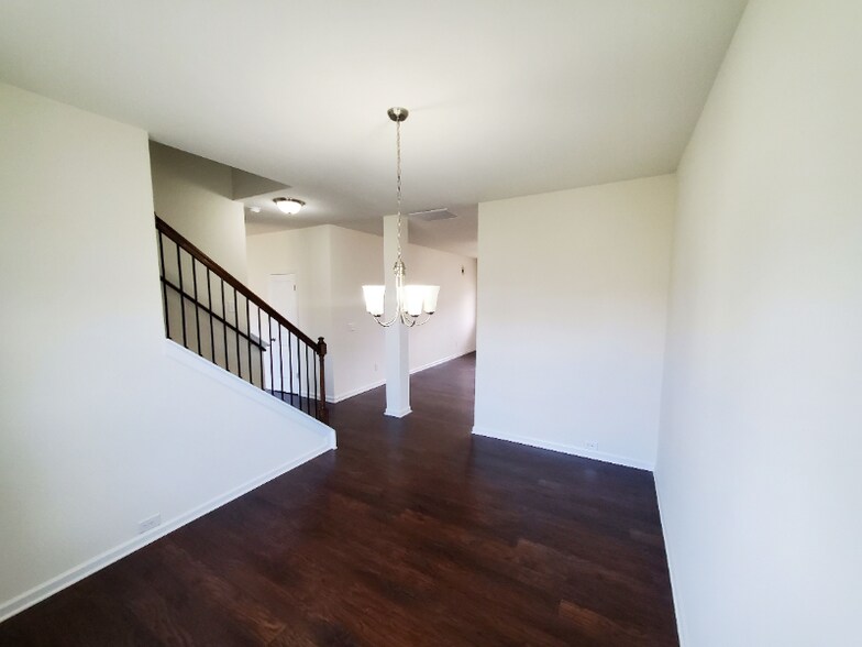 Building Photo - 814 Hillsdale Ave