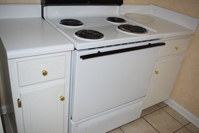 Building Photo - 142 S Springview Dr