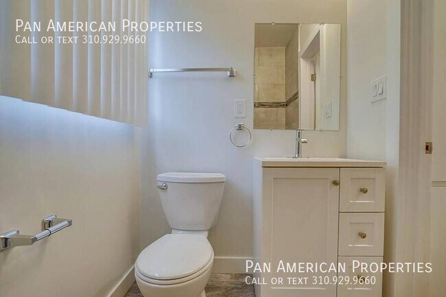 Building Photo - 447 1/2 W 4th St-A