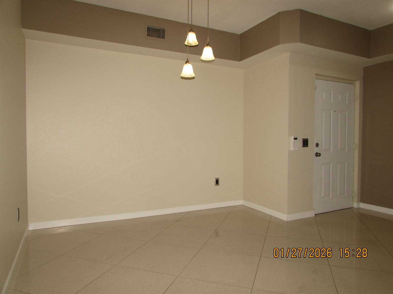 Building Photo - 350 Crestwood Cir