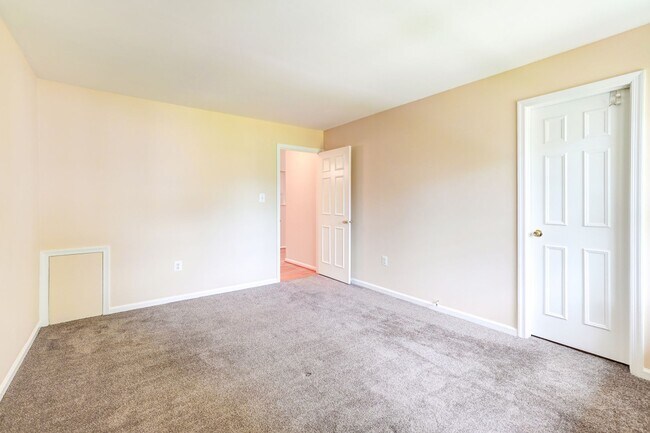 Building Photo - Beautiful 2-Bedroom 2-Bathroom Condo with ...