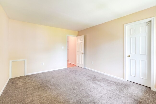 Building Photo - Beautiful 2-Bedroom 2-Bathroom Condo with Loft In The Heart of Germantown
