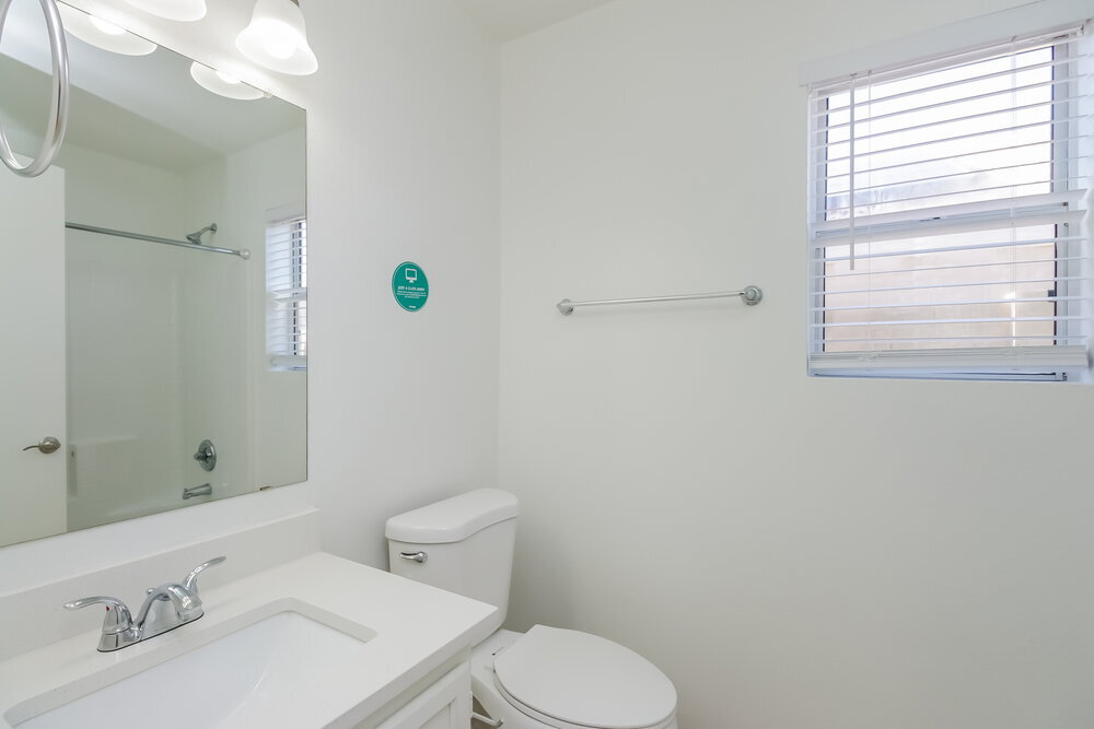 Building Photo - 851 E Boston St