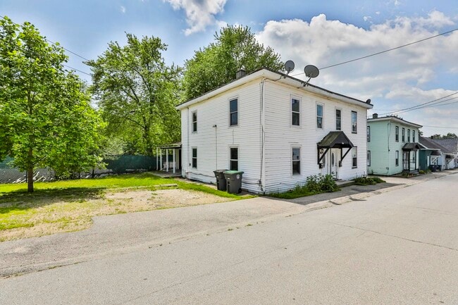 Building Photo - 52 Front St