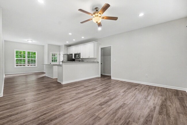 Building Photo - 324 N Milford Dr