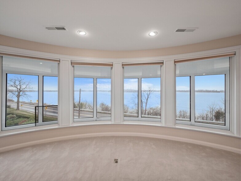 Building Photo - 3856 Vista Ln