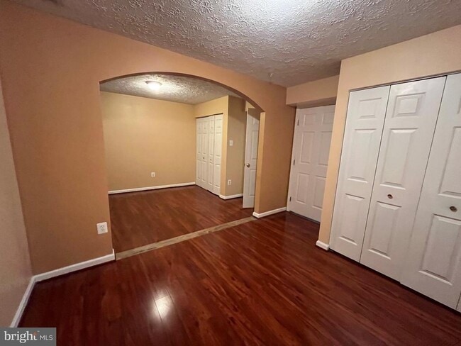 Building Photo - 283 Point to Point Square