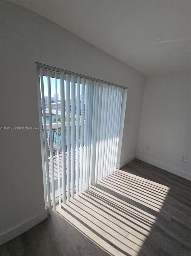 Building Photo - 8101 Crespi Blvd