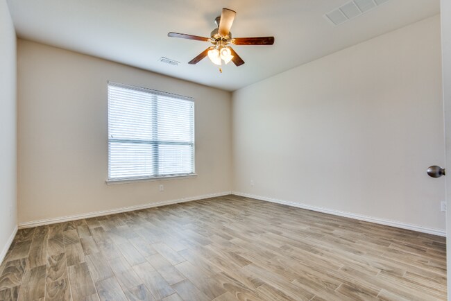 Building Photo - 2813 Castle Creek Dr
