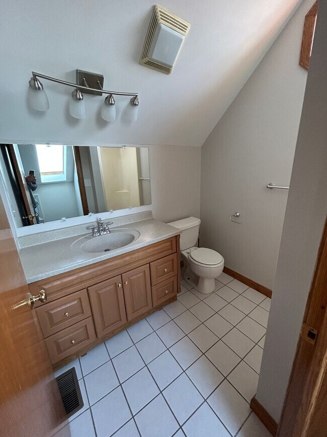 Building Photo - Bear Trax Real Estate