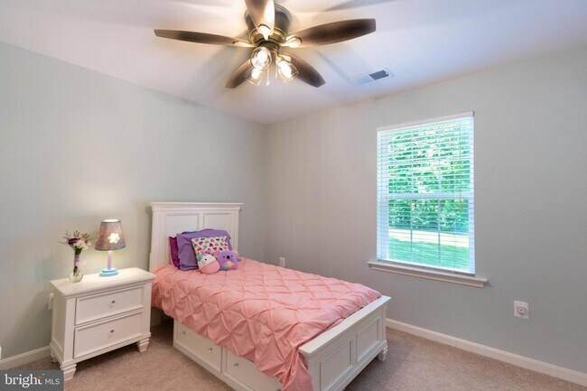 Building Photo - 8061 Side Hill Dr