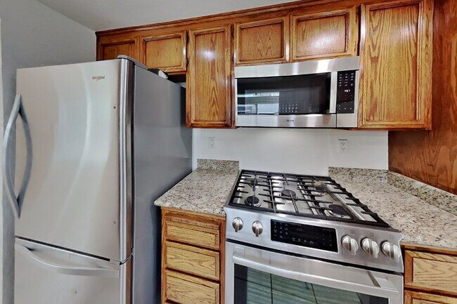Building Photo - 2331 Sweetwater Dr