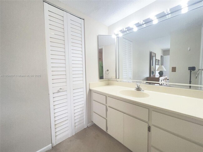 Building Photo - 9255 SW 125th Ave