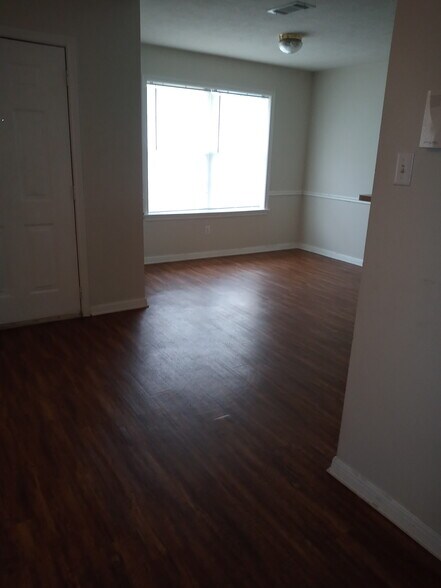 Building Photo - 1210 webhollow Cir