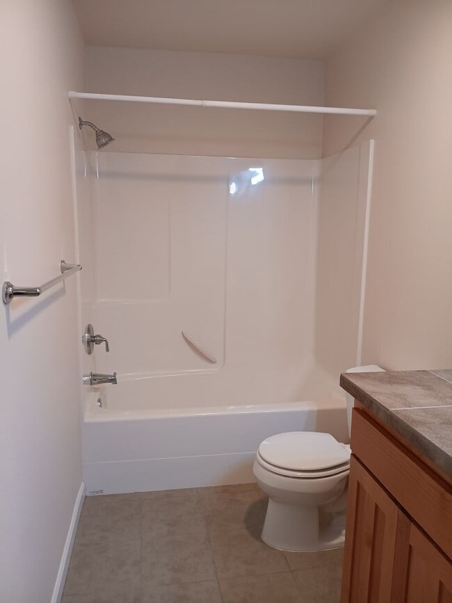 Building Photo - Beautiful Townhouse in West Salem is Ready...