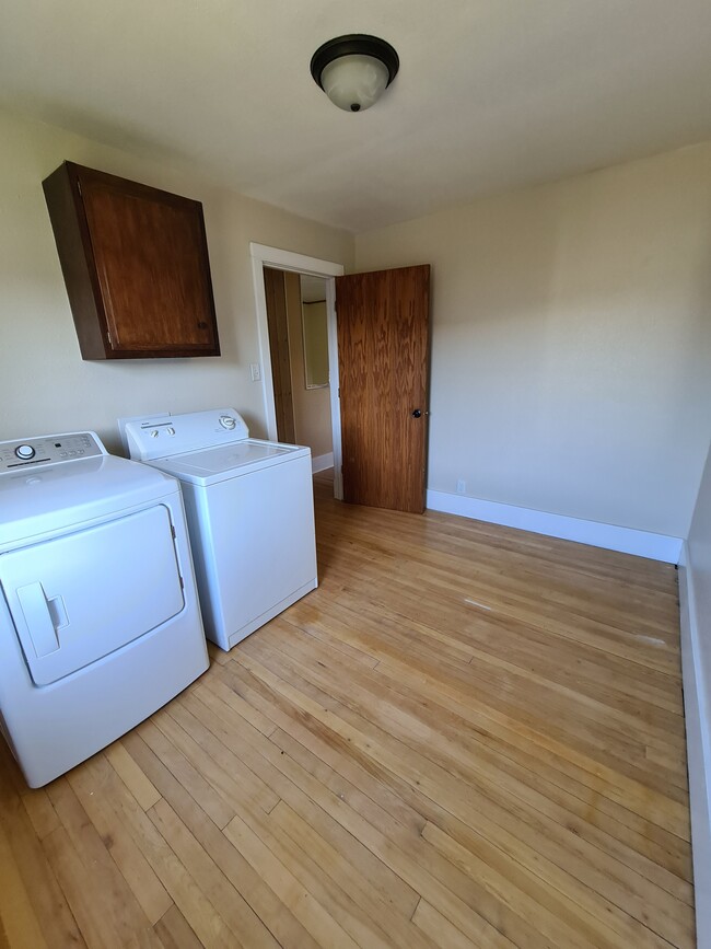 laundry room - 301 5th Ave NW