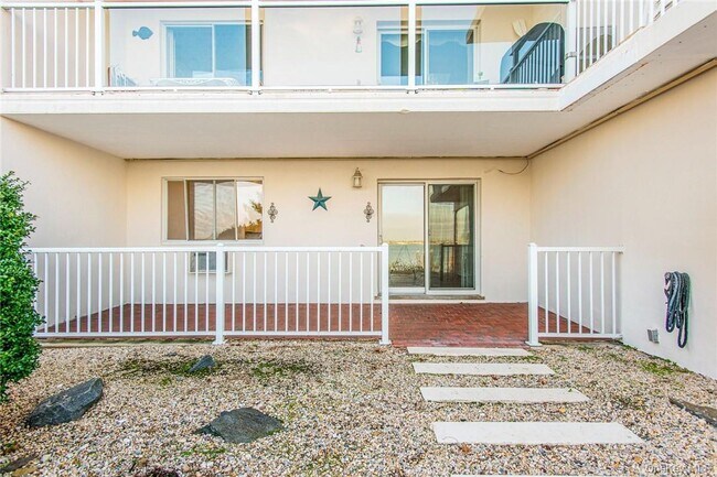 Building Photo - 1494 Shore Dr