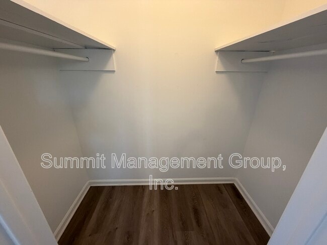 Building Photo - 1035 Eastview Rd NE