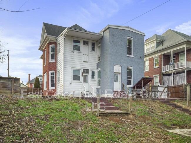 Building Photo - 448 Summit Ave