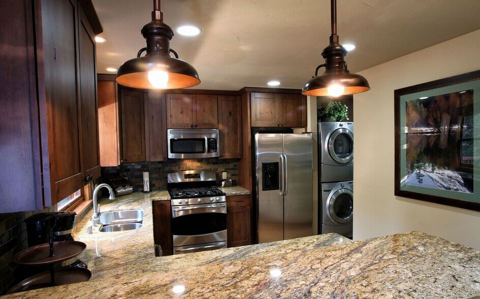 Building Photo - 8033 Woodpecker Way