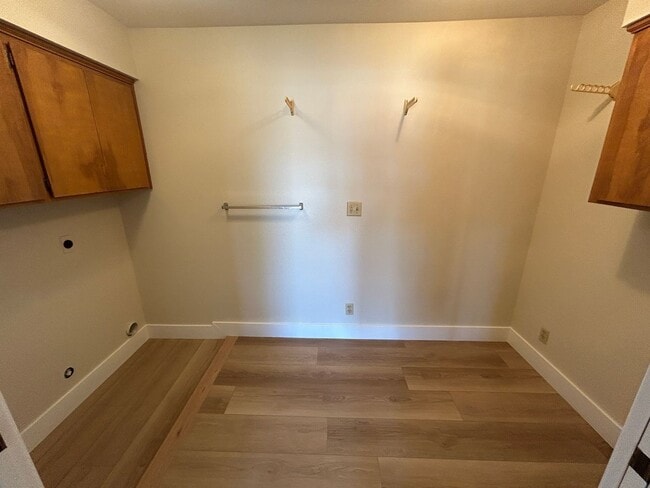 Building Photo - 985 E Campina Ln