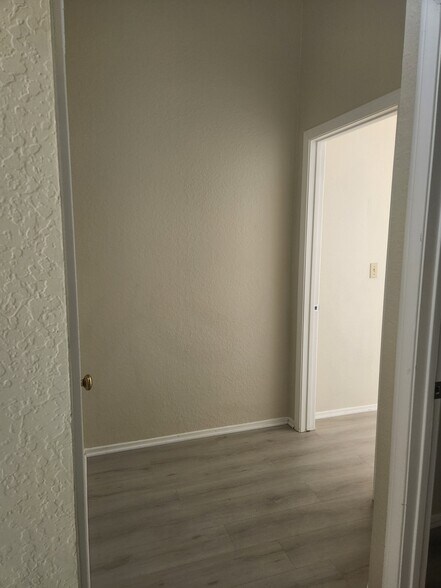 Building Photo - 1208 Roswell Ave