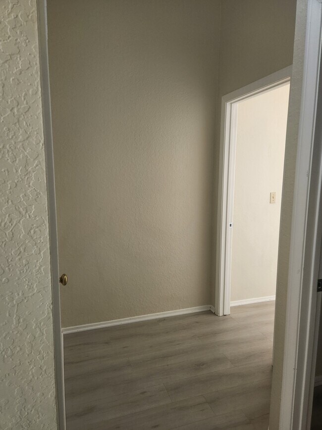 Building Photo - 1208 Roswell Ave