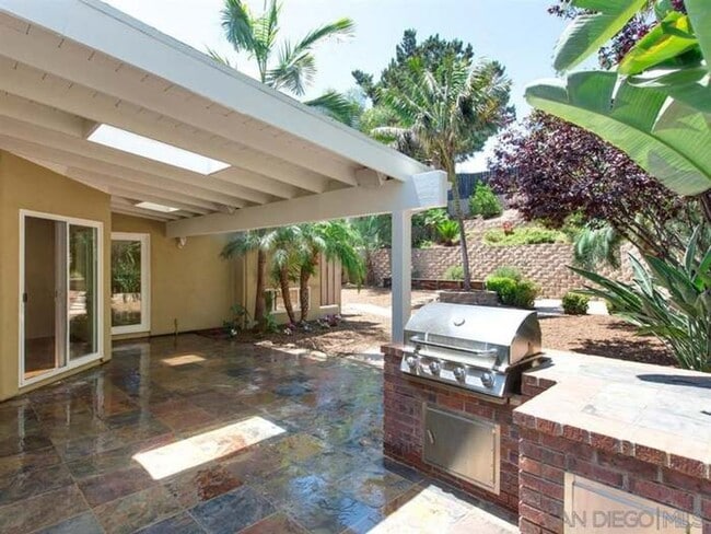 Building Photo - 4810 Refugio Ave
