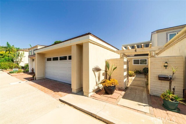 Primary Photo - 4 Dewberry Way