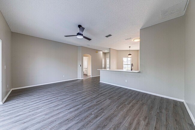 Building Photo - 745 Jaybee Ave