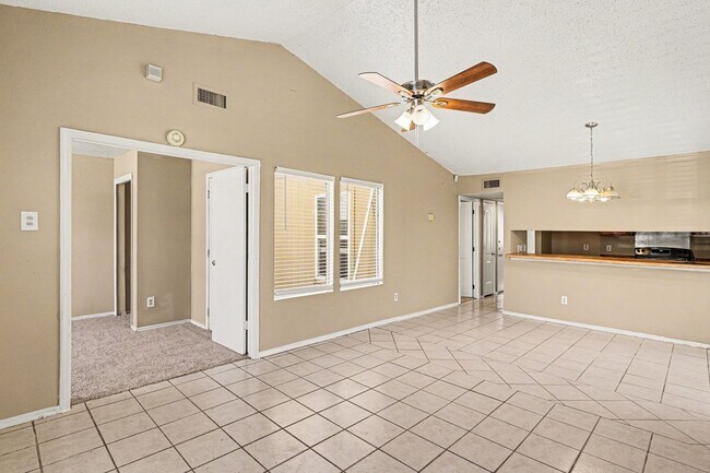 Building Photo - Charming 3-1-1 in S Dallas