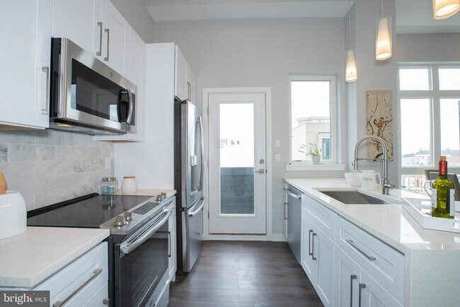 Building Photo - 1534 Ridge Ave