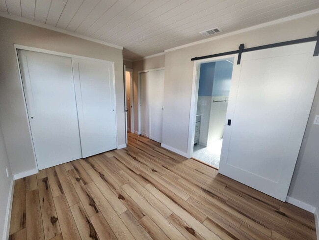 Building Photo - Cozy Craftsman style home!