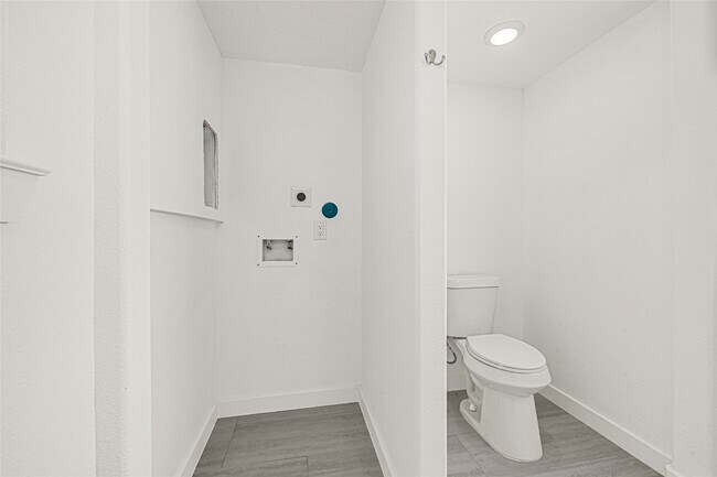 Building Photo - 6620 Lawndale St