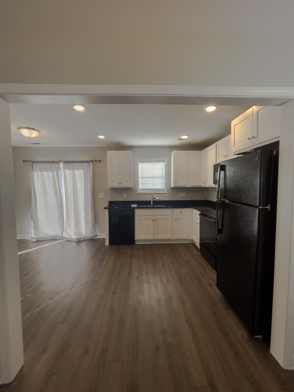 Building Photo - 723 Pine St