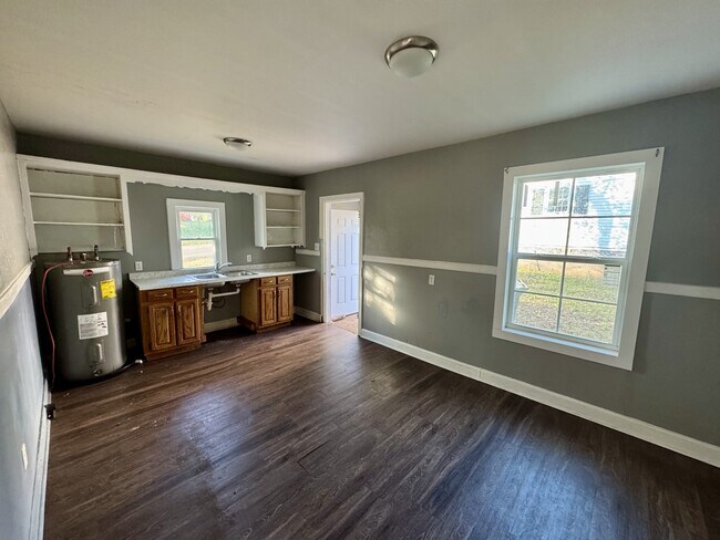 Building Photo - 314 Browns Ferry St