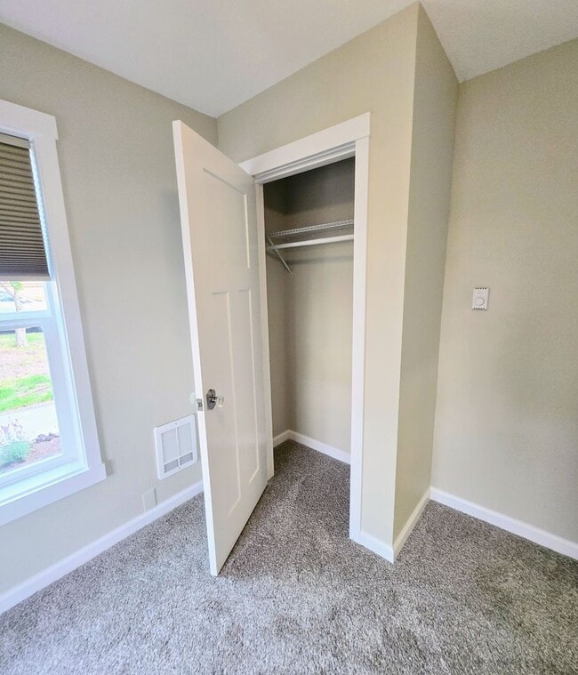 Building Photo - Newly Remodeled 2 Bedroom Home & ADU For R...