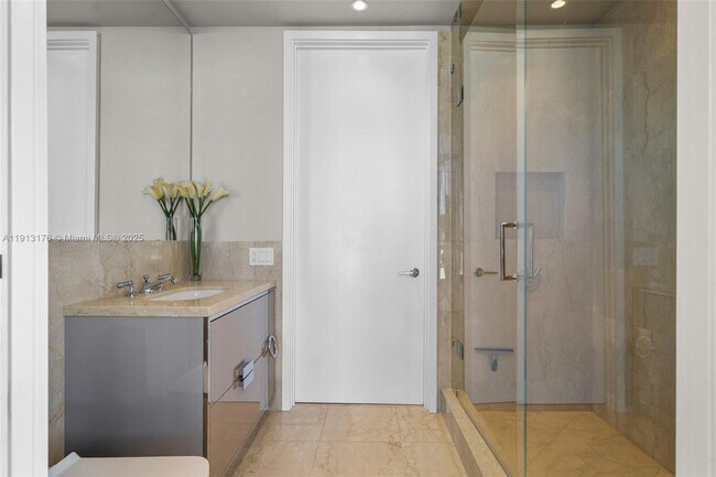 Building Photo - 15701 Collins Ave